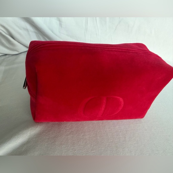 Dior Vibrant Red Velvet Cosmetic Bag - Picture 5 of 5